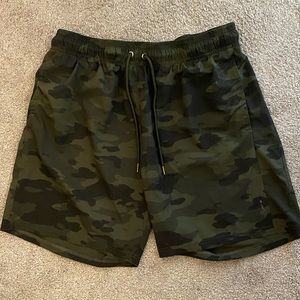 Mens - Layer 8 Camo Athletic Shorts - size XL